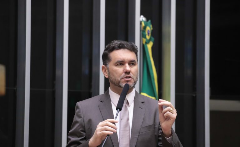 Câmara aprova em segundo turno a PEC do corte de gastos; texto segue para o Senado