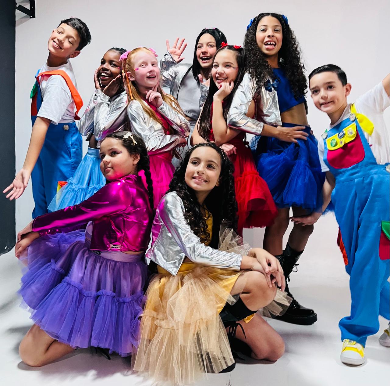 🌟 Chocomix encanta o público no Arraial do Conexão com estreia de música nova e muito carisma 🌟