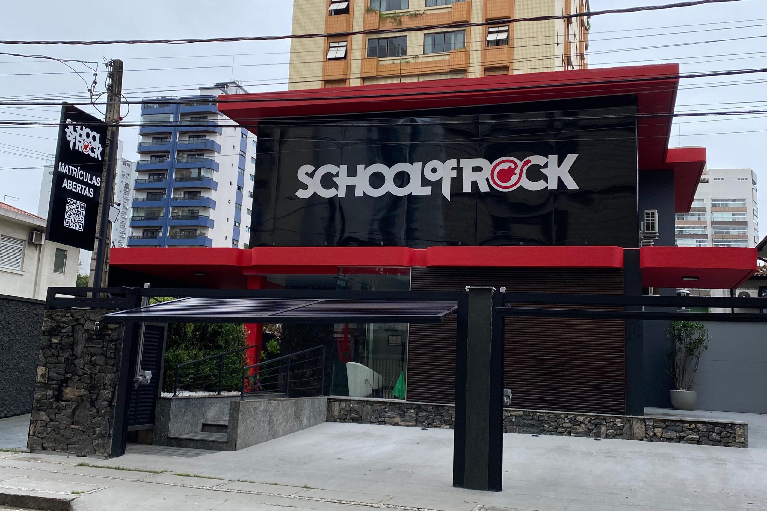School of Rock Santos realiza evento gratuito com workshop de bateristas do Charlie Brown Jr.