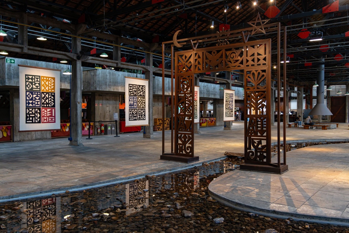 Com escultura monumental, mineiro Jorge dos Anjos homenageia o Rio São Francisco no Sesc Pompeia, em São Paulo