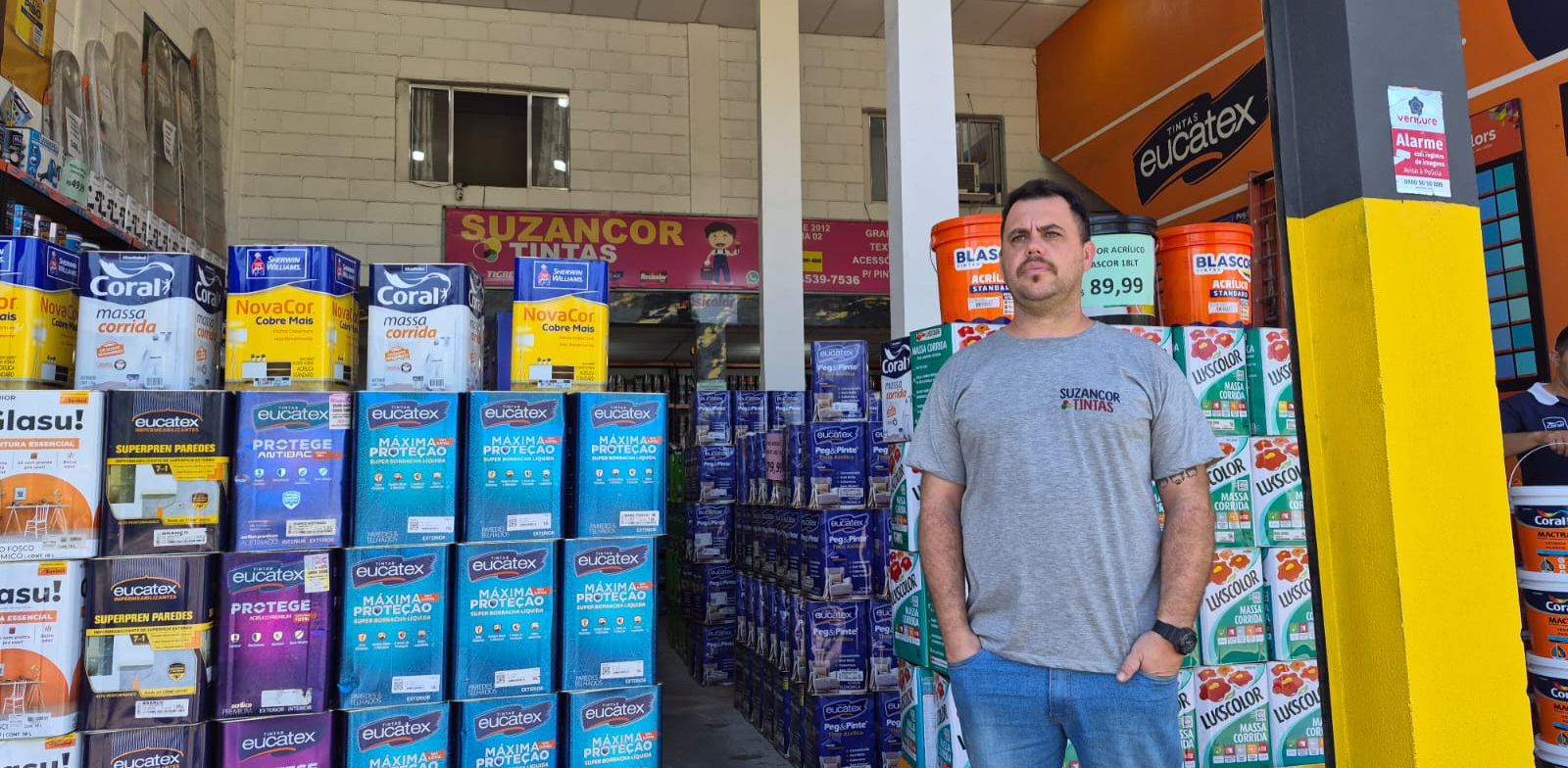 Da entrega ao atendimento: o novo padrão de consumo no setor de tintas e construção.